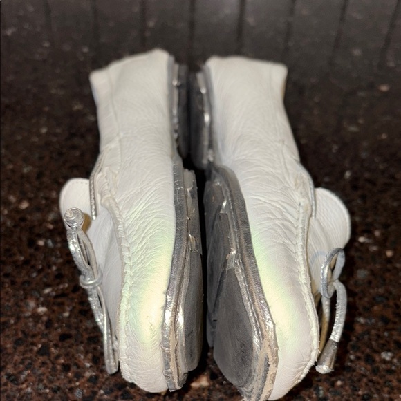 Ron White women’s driving Loafers, white with silver bow made in Italy size 5.5 - Picture 6 of 9